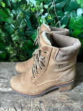 Afbeelding in Gallery-weergave laden, zo goed als nieuw Veter boots van Panama Jack maat 37