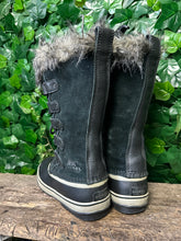 Afbeelding in Gallery-weergave laden, Bijna Nieuwe boots van Sorel &quot;Joan of Arctic&quot; maat 43