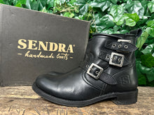 Afbeelding in Gallery-weergave laden, zo goed als nieuw laarsjes van Sendra maat 41