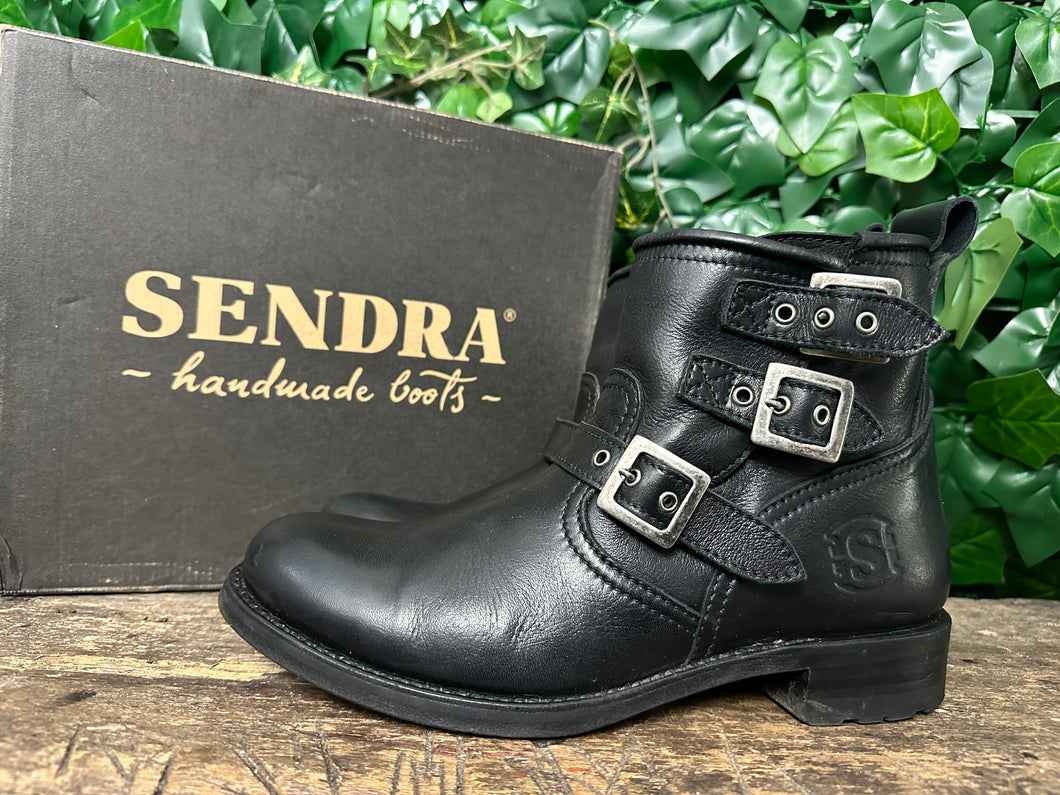 zo goed als nieuw laarsjes van Sendra maat 41