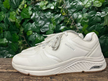 Afbeelding in Gallery-weergave laden, Nieuwe sneakers van skechers maat 41