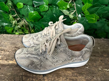 Afbeelding in Gallery-weergave laden, zo goed als nieuw sneaker van Xsensible maat 38(wijdte G)