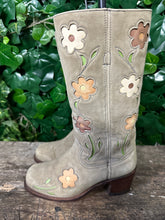 Afbeelding in Gallery-weergave laden, zo goed als nieuw blokhak flower laars van Sendra maat 35
