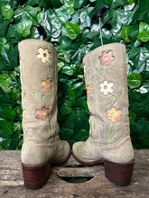 Afbeelding in Gallery-weergave laden, zo goed als nieuw blokhak flower laars van Sendra maat 35