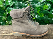Afbeelding in Gallery-weergave laden, Bijna nieuwe veterboots van Panama Jack maat 38