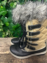 Afbeelding in Gallery-weergave laden, Bijna Nieuwe snowboots van Sorel maat 39,5