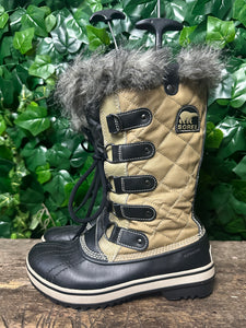 Bijna Nieuwe snowboots van Sorel maat 39,5