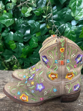 Afbeelding in Gallery-weergave laden, zo goed als nieuw prachtige flower laars van Sendra maat 38