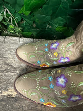 Afbeelding in Gallery-weergave laden, zo goed als nieuw prachtige flower laars van Sendra maat 38