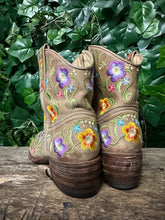 Afbeelding in Gallery-weergave laden, zo goed als nieuw prachtige flower laars van Sendra maat 38