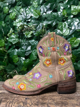 Afbeelding in Gallery-weergave laden, zo goed als nieuw prachtige flower laars van Sendra maat 38