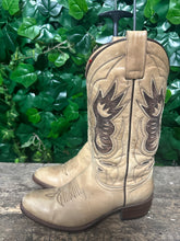 Afbeelding in Gallery-weergave laden, zo goed als nieuw gave laars van Sendra maat 38