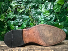 Afbeelding in Gallery-weergave laden, Bijna Nieuwe veterschoen van Hugo Boss maat 43,5 ( maat 9,5)