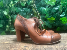 Afbeelding in Gallery-weergave laden, Nieuwe retro vintage stijl pump van La Veintinueve maat 39