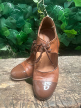 Afbeelding in Gallery-weergave laden, Nieuwe retro vintage stijl pump van La Veintinueve maat 39