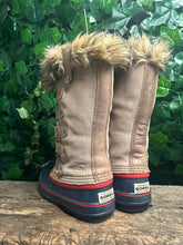 Afbeelding in Gallery-weergave laden, Bijna Nieuwe boots van Sorel &quot;Joan of Arctic&quot; maat 38