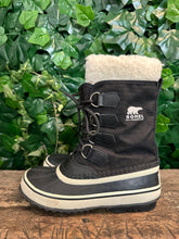Afbeelding in Gallery-weergave laden, Bijna Nieuwe snowboots van Sorel maat 36