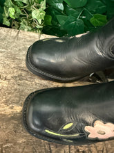 Afbeelding in Gallery-weergave laden, Bijna Nieuwe vintage blokhak flower laars van Sendra maat 38