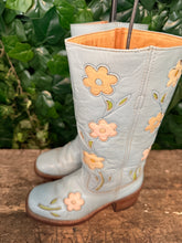 Afbeelding in Gallery-weergave laden, super mooie vintage blokhak flower laars van Sendra maat 37