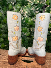 Afbeelding in Gallery-weergave laden, super mooie vintage blokhak flower laars van Sendra maat 37