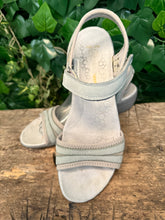 Afbeelding in Gallery-weergave laden, zo goed als nieuw sandaal van Hush Puppies maat 42