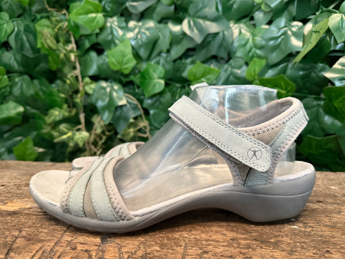 zo goed als nieuw sandaal van Hush Puppies maat 42