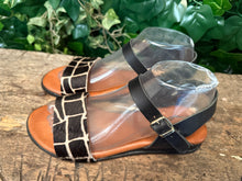 Afbeelding in Gallery-weergave laden, Nieuwe sandalen van Red Rag maat 38