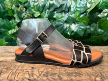 Afbeelding in Gallery-weergave laden, Nieuwe sandalen van Red Rag maat 38