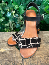 Afbeelding in Gallery-weergave laden, Nieuwe sandalen van Red Rag maat 38
