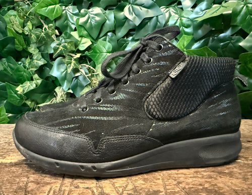 Bijna Nieuwe sneakers van Durea maat 38,5(wijdte K)