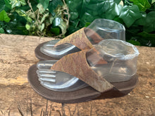 Afbeelding in Gallery-weergave laden, zo goed als nieuw slippers van Fitflop maat 38