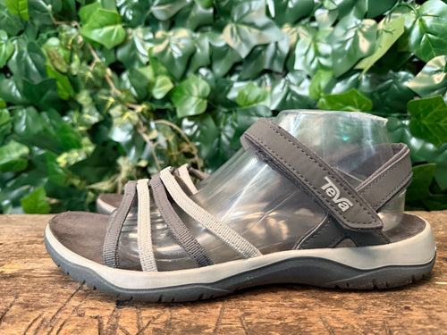 Bijna Nieuwe sandalen van Teva maat 42