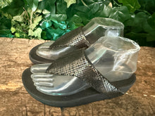 Afbeelding in Gallery-weergave laden, zo goed als nieuw slippers van Fitflop maat 37