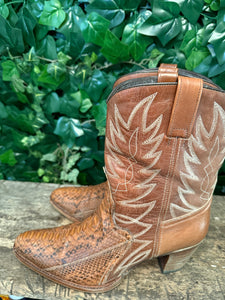 gewoon Nieuwe laars van Sendra maat 43