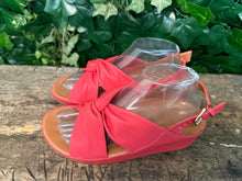 Afbeelding in Gallery-weergave laden, Bijna Nieuwe slippers van Fitflop maat 38
