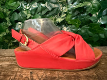Afbeelding in Gallery-weergave laden, Bijna Nieuwe slippers van Fitflop maat 38