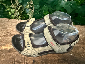 zo goed als nieuw sandalen van Ecco maat 37