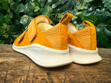 Afbeelding in Gallery-weergave laden, Nieuwe sneakers van Think maat 37,5