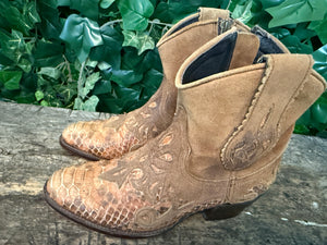 Bijna Nieuwe laarsjes met pythonleer van Sendra maat 36