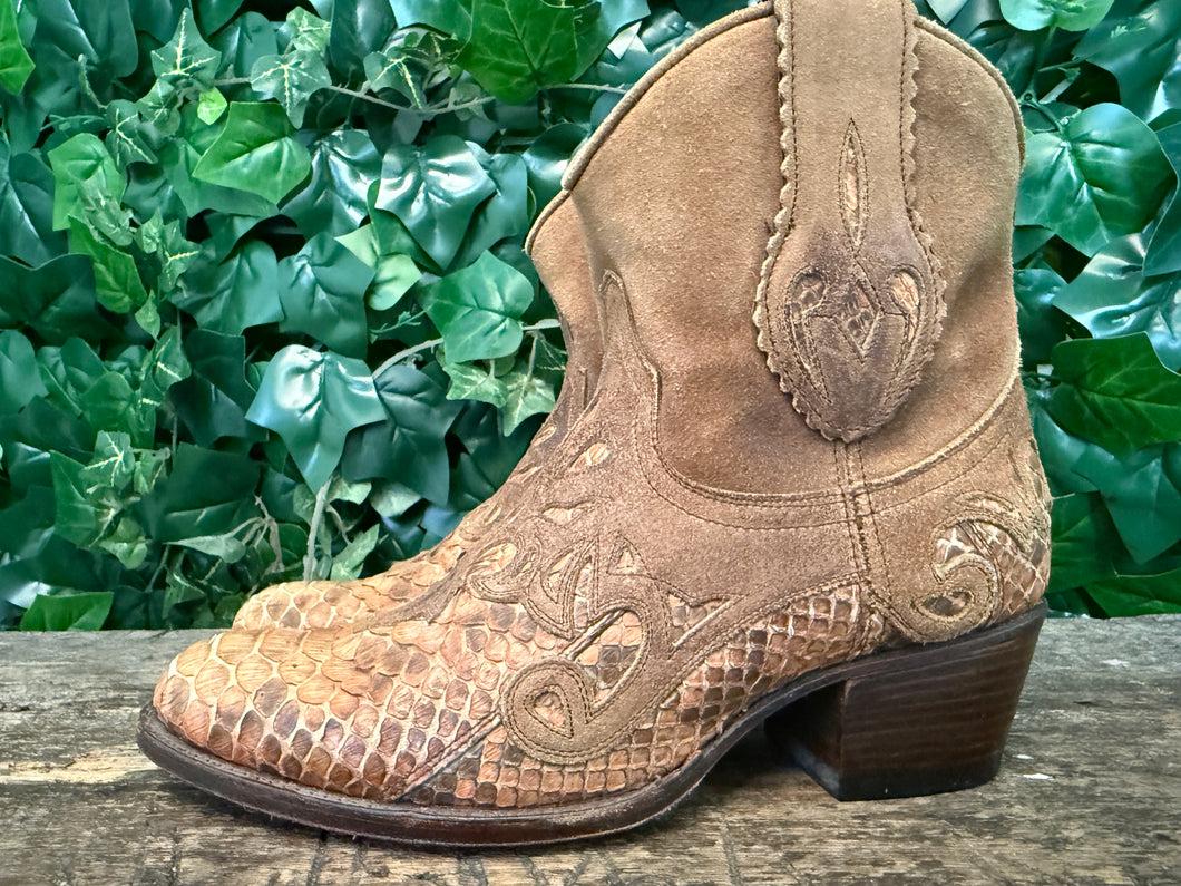 Bijna Nieuwe laarsjes met pythonleer van Sendra maat 36