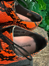Afbeelding in Gallery-weergave laden, Bijna Nieuwe aparte veterschoen van Floris van Bommel 42,5