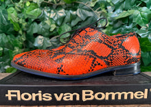 Afbeelding in Gallery-weergave laden, Bijna Nieuwe aparte veterschoen van Floris van Bommel 42,5