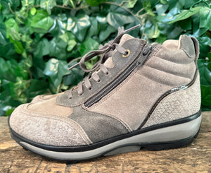 Bijna Nieuwe hoge sneakers van Xsensible maat 39(wijdte G)