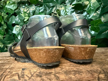 Afbeelding in Gallery-weergave laden, Bijna Nieuwe sandalen van Lina locchi maat 41