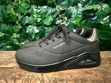 Afbeelding in Gallery-weergave laden, Bijna Nieuwe sneakers van Skechers maat 40