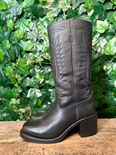Afbeelding in Gallery-weergave laden, supergave vintage blokhaklaars van Sendra maat 38