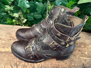 Bijna Nieuwe boots van Laura Vita maat 39