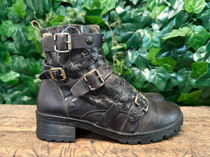 Bijna Nieuwe boots van Laura Vita maat 39