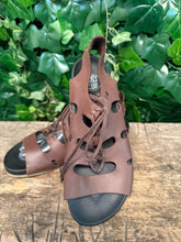 Afbeelding in Gallery-weergave laden, Bijna Nieuwe sandalen van Loints of Holland maat 38