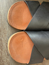 Afbeelding in Gallery-weergave laden, In nieuwsstaat mooie slippers van Fitflop maat 43